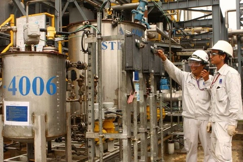 越南容桔炼油厂第2600万吨成品油下线