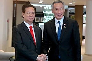 越南政府总理会见新加坡总理