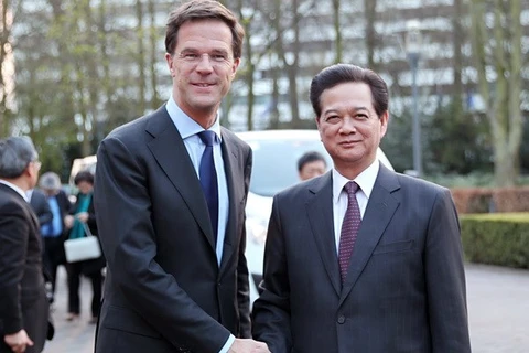 越南政府总理与荷兰首相举行会谈