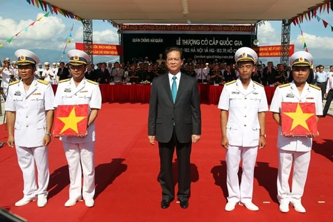 越南政府副总理4月3日出席“河内”号HQ-182潜艇和“胡志明”号HQ-183潜艇国家级升旗仪式