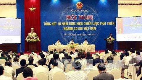 越南政府总理阮晋勇和副总理黄忠海一同出席会议