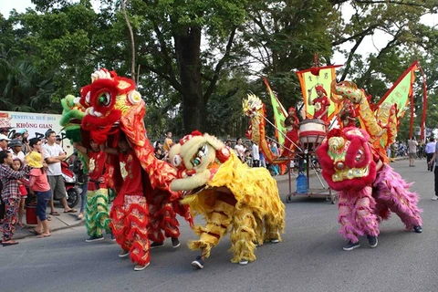 2014年顺化文化节：“文化遗产与文化色彩”街头艺术节
