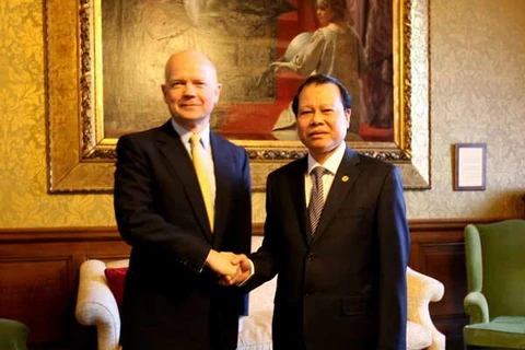 越南政府副总理武文宁与英国外交大臣黑格尔