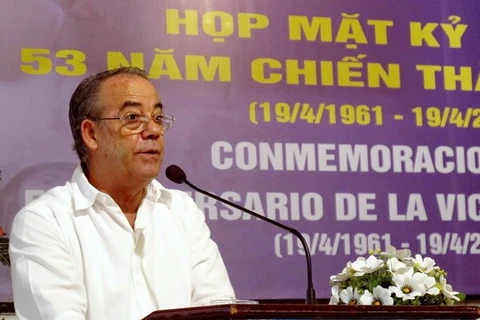 古巴驻越南胡志明市总领事贝纳博·加西亚在纪念典礼上发表讲话