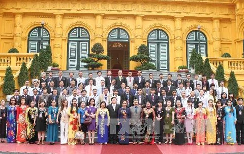 越南国家副主席阮氏缘会见模范企业家代表团