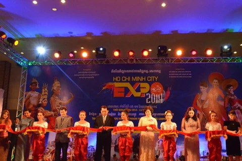 越柬贸易服务旅游展览会拉开序幕