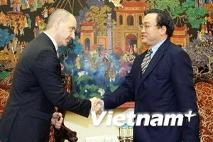 黄忠海副总理会见捷克工业和贸易部长姆拉代克 