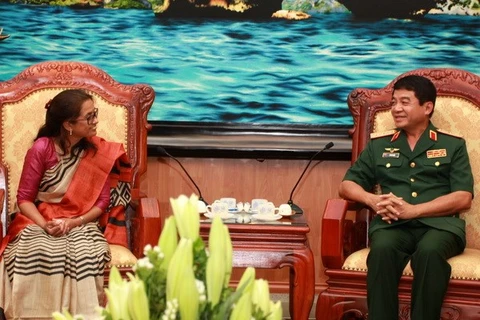 印度国防学院代表团访问越南