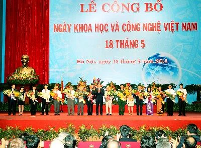 阮晋勇总理出席越南科学技术日发布仪式
