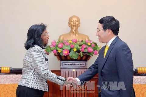 越南政府副总理兼外交部长范平明会见联合国副总秘书长阿米拉赫 • 哈吉女士