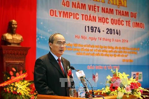 越南祖国阵线中央委员会主席阮善仁出席越南参加国际数学奥林匹克竞赛40周年纪念典礼。