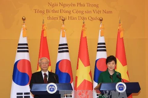 越共中央总书记阮富仲与韩国总统朴槿惠(Park Geun-hye)