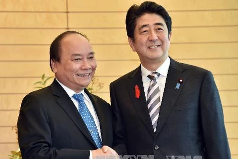 越南政府副总理阮春福与日本首相安倍晋三