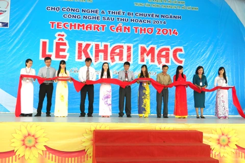 2014年收获后处理技术设备博览会在芹苴市举行