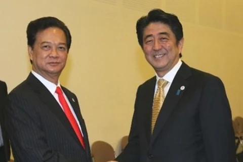越南政府总理阮晋勇与日本首相安倍晋三