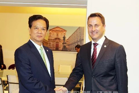 越南政府总理阮晋勇会见卢森堡首相贝特尔