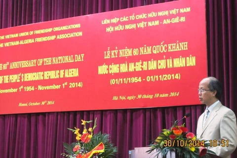 越南—阿尔及利亚友好协会主席阮陈南发表讲话