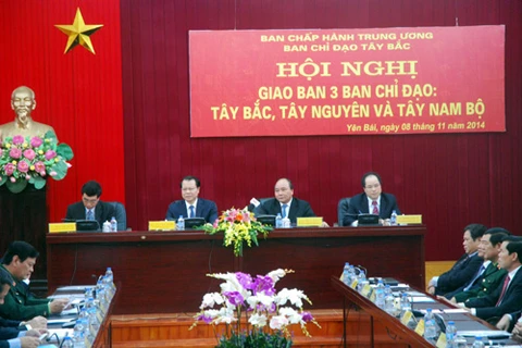 越南西北、西原、西南部三个指导委员会举行工作会议