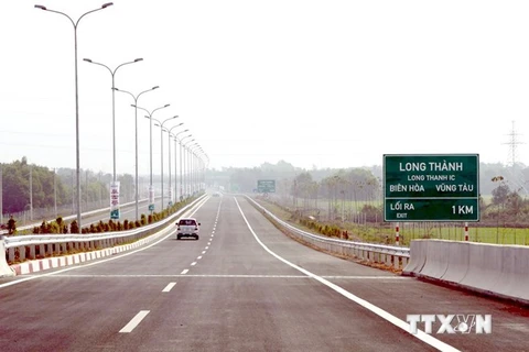胡志明市—龙城—油椰高速公路