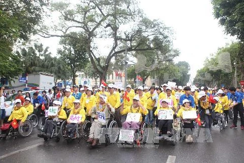 逾1500人参加在河内举行的为残疾人走步活动