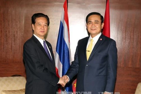 越南政府总理阮晋勇会见泰国总理巴育·占奥差