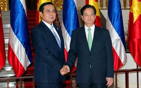 越南政府总理阮晋勇与泰国政府总理 巴育·占澳差