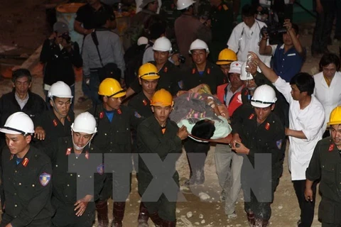 国际媒体纷纷对越南林同省隧道坍塌事故中被困人员成功获救作深度报道