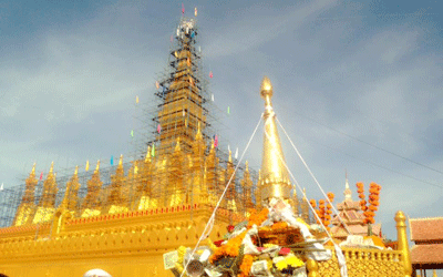 Laos: That Luang stupa gilded with new gold crown