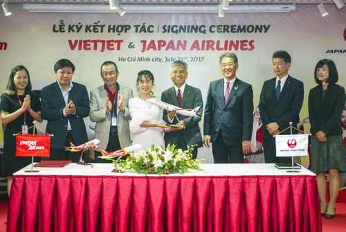 Vietjet Air et Japan Airlines signent un accord de coopération intégrale