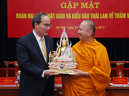 Le président du FPV salue les "symboles" de l’attachement Vietnam-Thaïlande