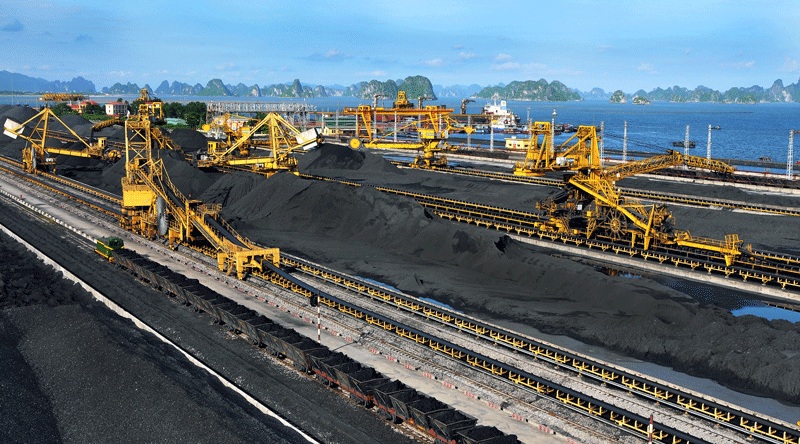 Vinacomin produit 20 millions de tonnes de charbon brut depuis janvier