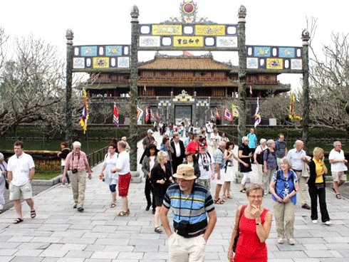 Le Vietnam accueille plus de 10,4 millions de touristes étrangers en huit mois