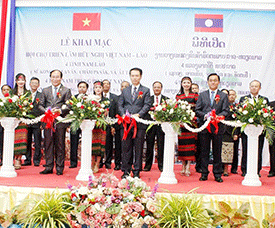 La foire commerciale Laos-Vietnam contribue à stimuler les opportunités de commerce 
