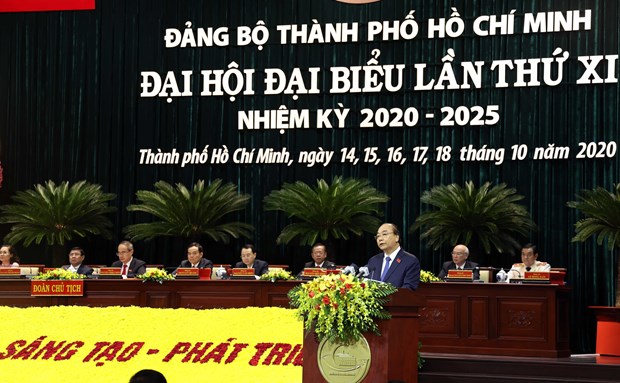 Премьер-министр Нгуен Суан Фук выступает на 11-ой конференции партийной организации города Хошимин 15 октября (Фото: ВИА)