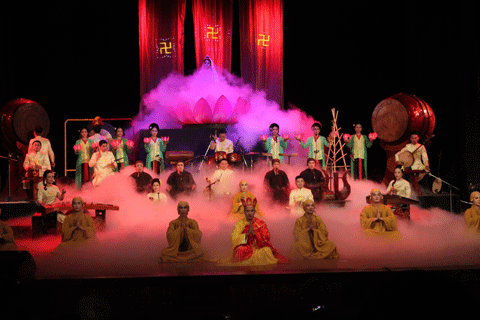 越南民族乐器演奏艺术节上的一个表演节目。（图片来源：baovanhoa.vn）
