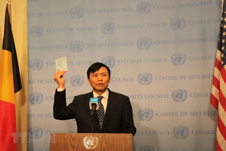 El embajador Dang Dinh Quy, jefe de la delegación vietnamita ante la ONU, en la ceremonia de juramento en Nueva York (Foto: VNA)