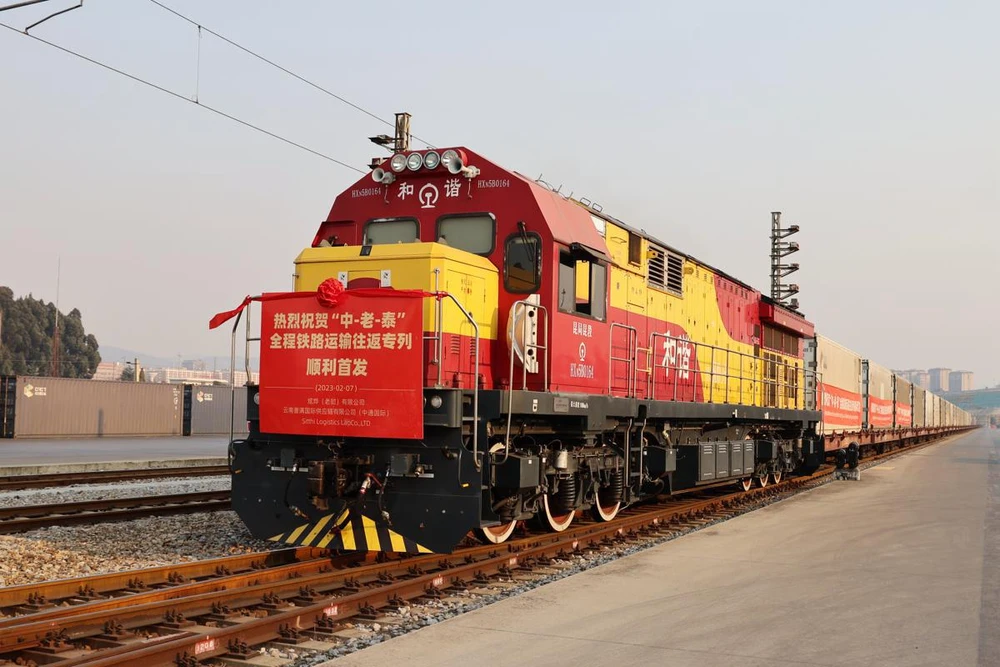 2023年，一列火车从中国经老挝抵达泰国。（资料图片：chinadaily.com.cn）