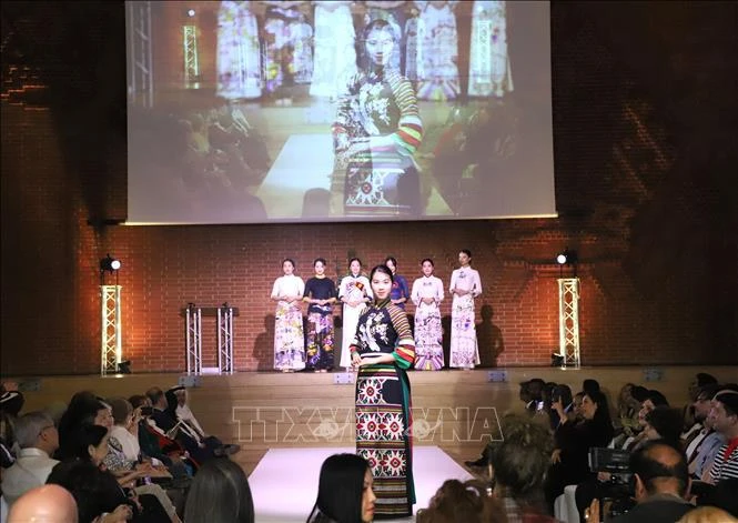 Ao dai designs by Lan Huong are showcased at the diplomatic multicultural fundraising event in London on May 11. (Photo: VNA)