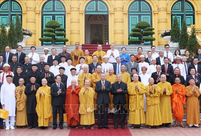President To Lam (front, seventh from right), religious dignitaries, and officials at the meeting in Hanoi on June 13 (Photo: VNA)