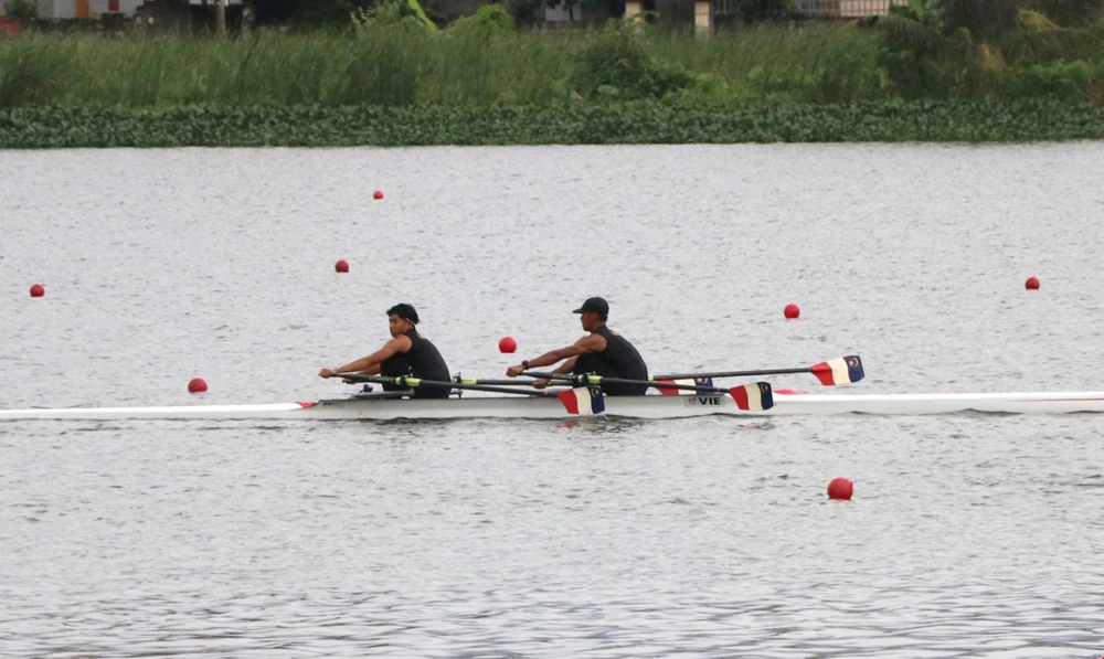 Athletes undergo training at the rowing training centre in Thuy Nguyen district, Hai Phong city. (Photo: VNA)