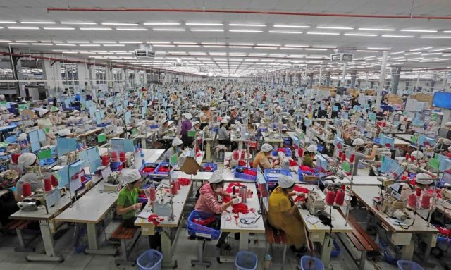 Production at SCAVI Hue in Thua Thien - Hue province. The S&P Global Vietnam Manufacturing Purchasing Manager’s Index (PMI) rose sharply to 54.7 in June from 50.3 in May. (Photo: VNA)