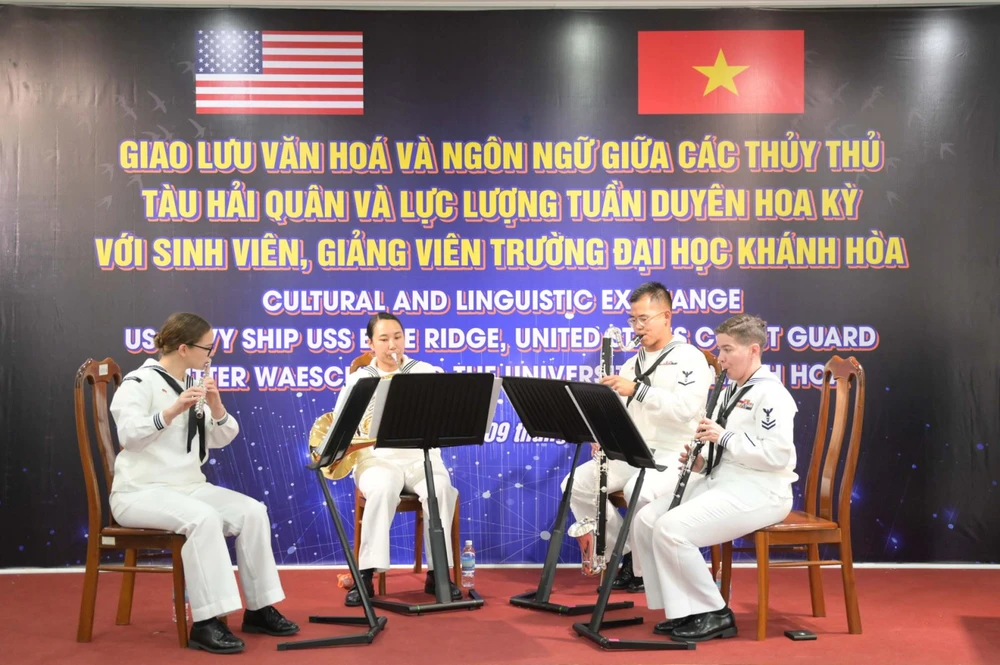 The 7th Fleet Band perform at a cultural and linguistic exchange at the University of Khanh Hoa on July 10. (Photo: baokhanhhoa.vn)