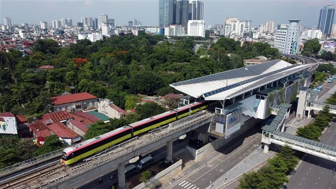 The elevated section of the Nhon-Hanoi Station metro line has been granted a safety certification. (Photo: VNA)