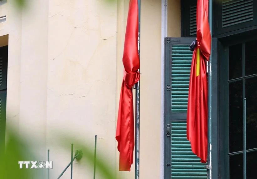 Flags flown at half mast to commemorate Party General Secretary Nguyen Phu Trong (Photo: VNA)