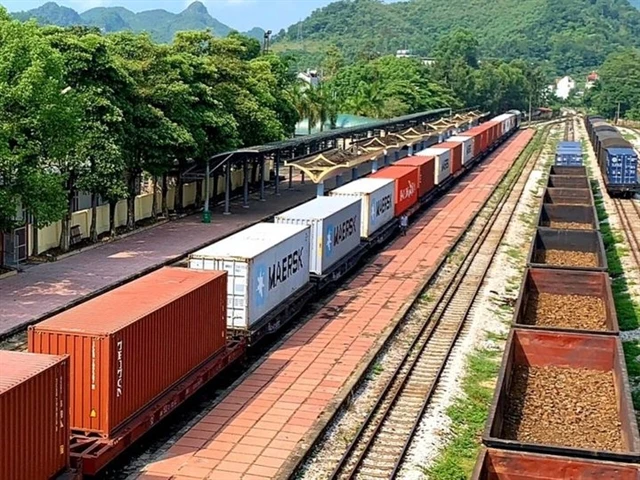 A cargo transport platform at the address https://sanhanghoa.vtds.vn will be launched on August 10 with an aim to create favourable conditions for customers to select the railway transport services. (Photo: ratraco.vn)