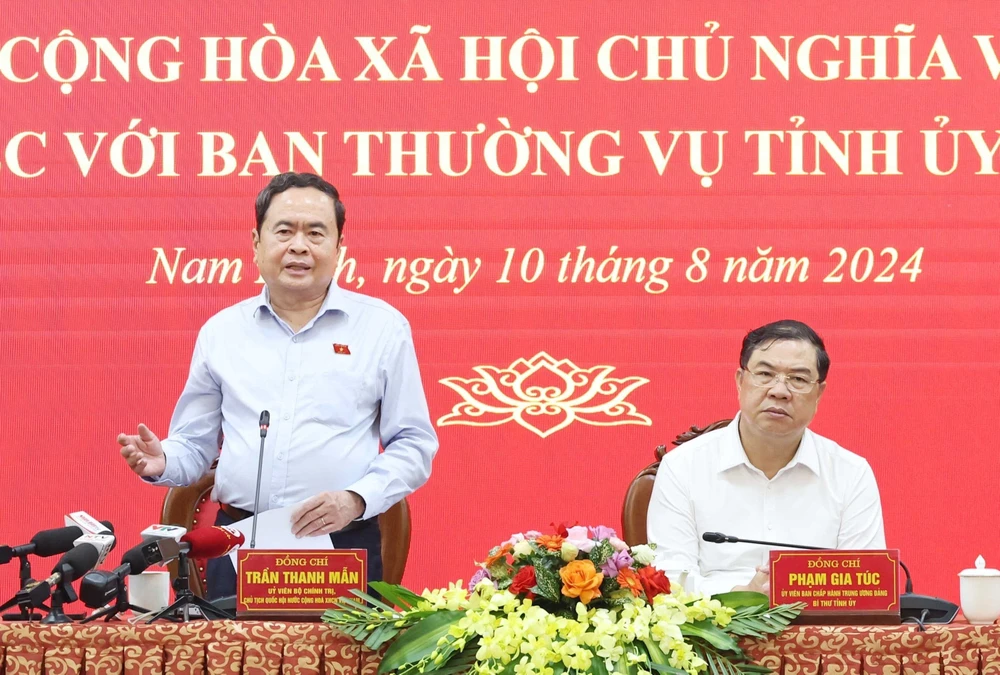 NA Chairman Tran Thanh Man speaks at the meeting with the Standing Committee of the Nam Dinh provincial Party Committee on August 10. (Photo: VNA)