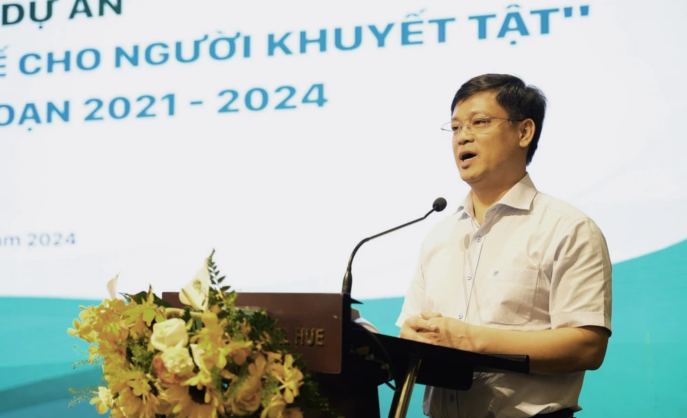 Permanent Vice Chairman of the Thua Thien-Hue People's Committee Nguyen Thanh Binh speaks at the review conference on August 14. (Photo: VNA)