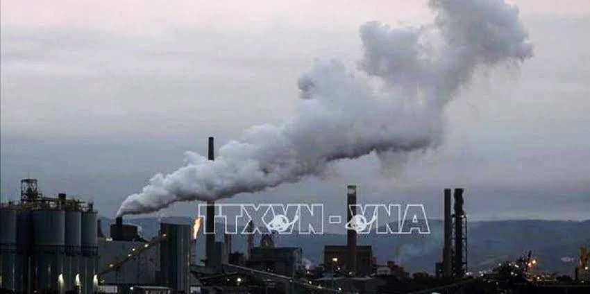 Smoke released from a factory in Australia (Illustrative photo: Getty Images/VNA)