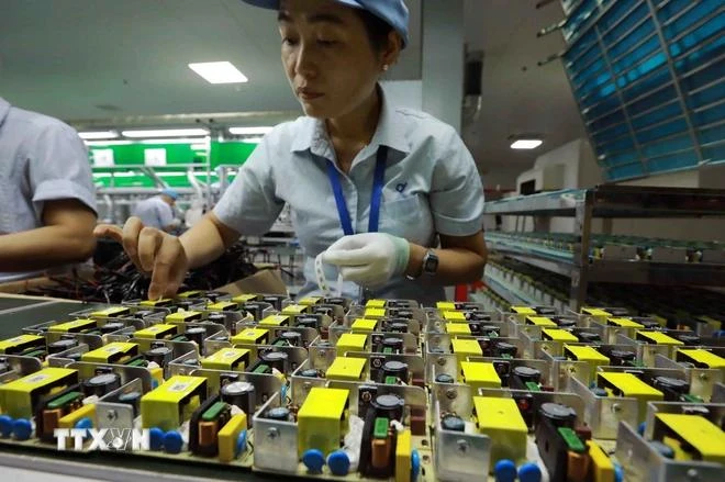 Workers install components of printers at the Taiwanese-invested Chee Yuen Vietnam Electronic Technology Co. Ltd in the An Duong Industrial Park, An Duong district, Hai Phong city. (Photo: VNA)