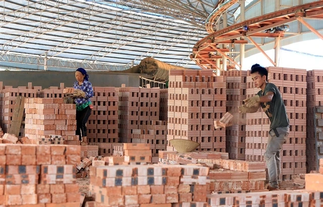 Bricks produced at Vien Chau Construction Material Production Joint Stock Company. Prime Minister Pham Minh Chinh has issued a directive on solutions to promote production and consumption of building materials. (Photo: VNA) 